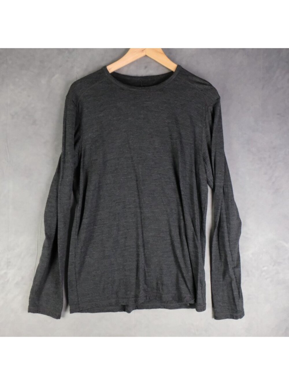 Cloudveil Shirt Mens Medium Gray Wool Base Layer Long Sleeve Hiking